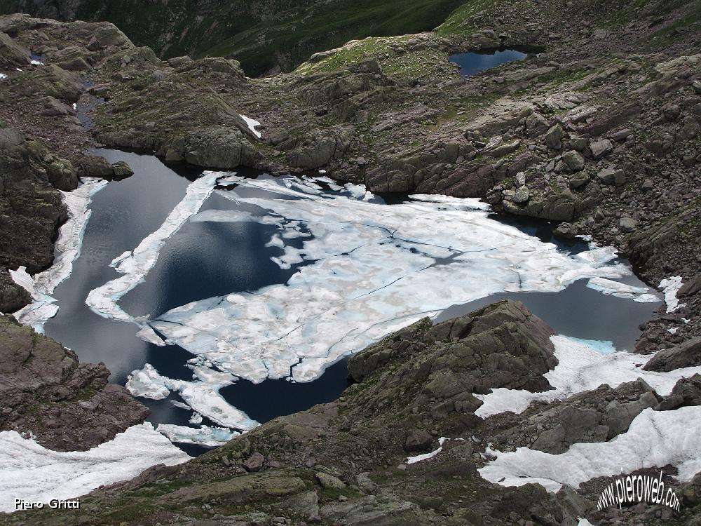64 Iceberg di disgelo sul lago.jpg